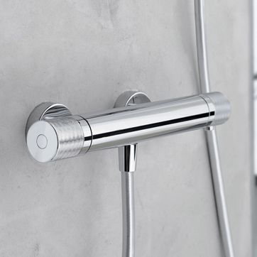 Mitigeur mural thermostatique pour douche de la collection Rivoli par Jacob Delafon