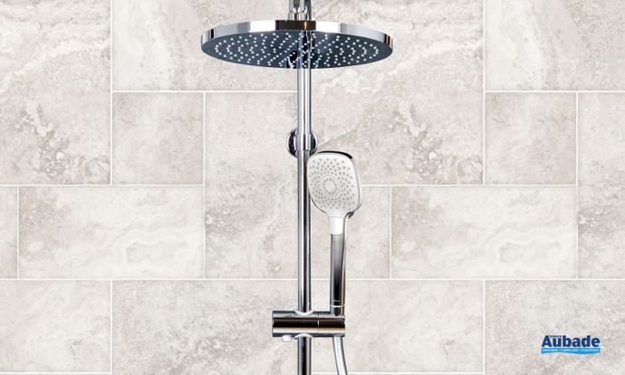 Colonne de douche thermostatique chromée de la collection Clivia par Vigour